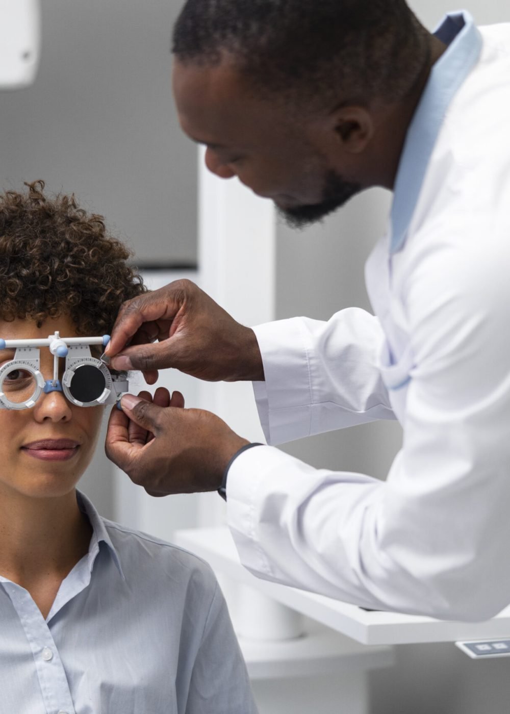 doctor-patient-ophthalmologist-s-office (1)